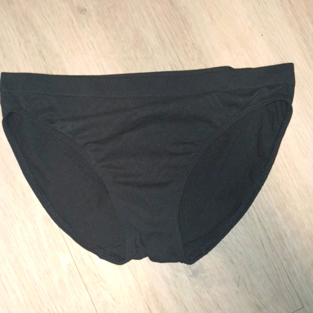 Women's Victoria Secret Bikini Bottom. BLACK. Small.